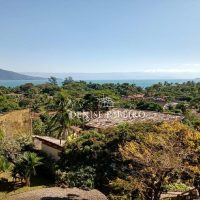 Casa com piscina em condominio em ilhabela