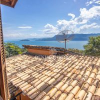 casa em ilhabela com vista para o mar